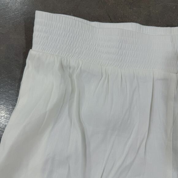 Gianni Bini Smocked Linen Blend Elastic Waist Pull On Shorts White Beach XL NWT - Picture 2 of 7